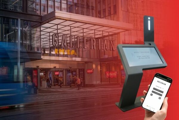 Interactive wayfinding kiosk and mobile map at The Gallerian shopping center in Stockholm, allowing visitors to navigate stores and services using digital kiosks or QR code-based mobile wayfinding.