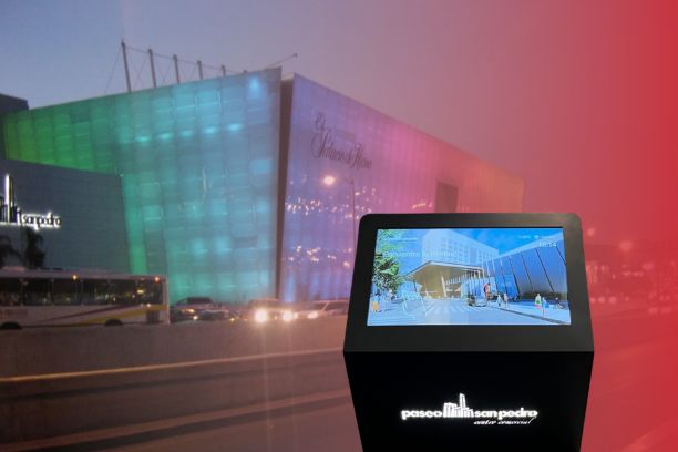 Kiosco interactivo de orientación digital ViaDirect en el centro comercial Paseo San Pedro, Monterrey.
